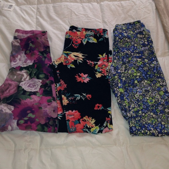 Three pairs of floral leggings size small