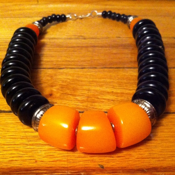 Highend hand crafted resin necklace - Picture 3 of 4