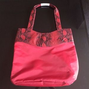 Red nylon SHISEIDO bag