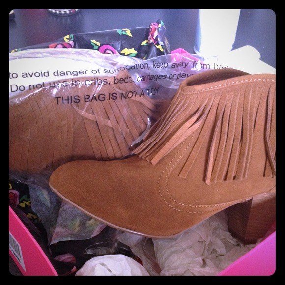 Betsey Johnson Yola Cognac Sue fringed ankle boot
