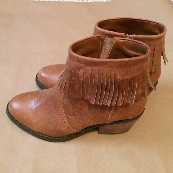 SHOEMINT Lucy Leather Fringe Cognac heeled booties