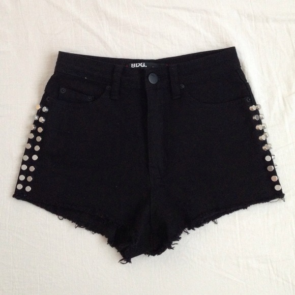 BDG High-Rise Studded Cheeky Short Size 25 - Picture 2 of 4