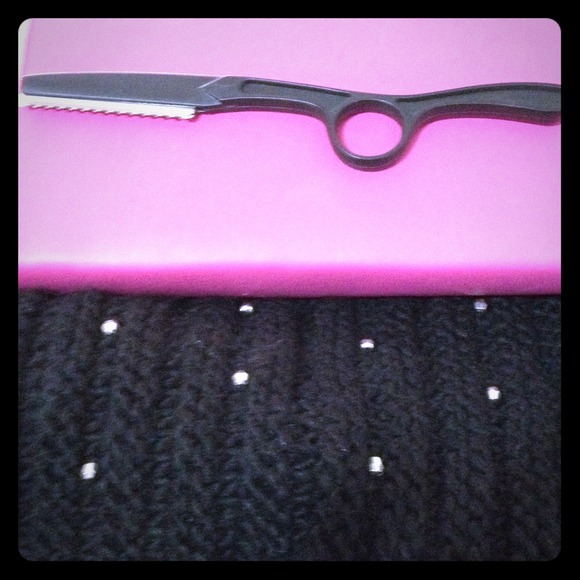 {ON HOLD} ~*>"FEATHER RAZOR"<*~