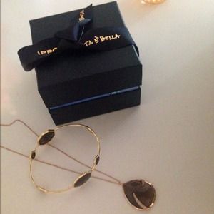 Ippolita 18k gold bangle with seashell