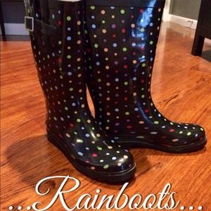 Adorable polka dot rainboots