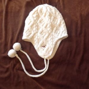 Cute hollister beanie😍❄️⛄️❤️❤️❤️