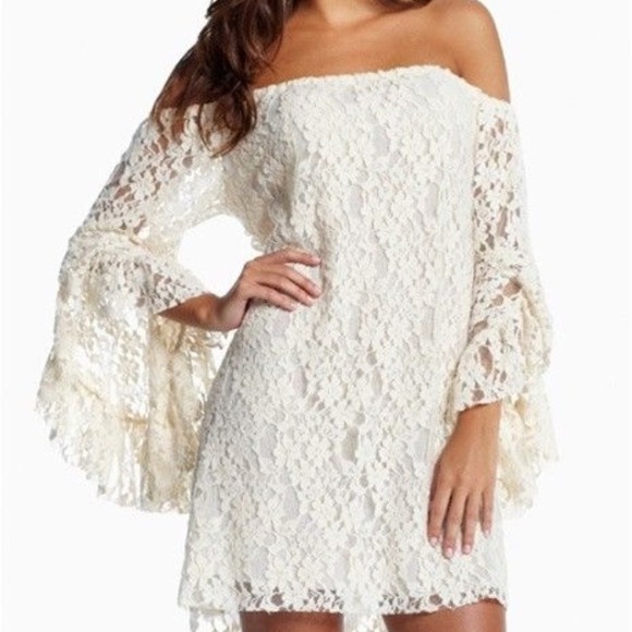 ❌SOLD❌Off the shoulder white lace dress