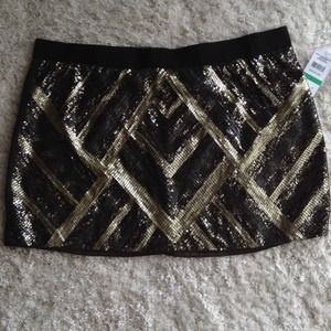 Price ✂️NWT bronze and gold sequin skirt