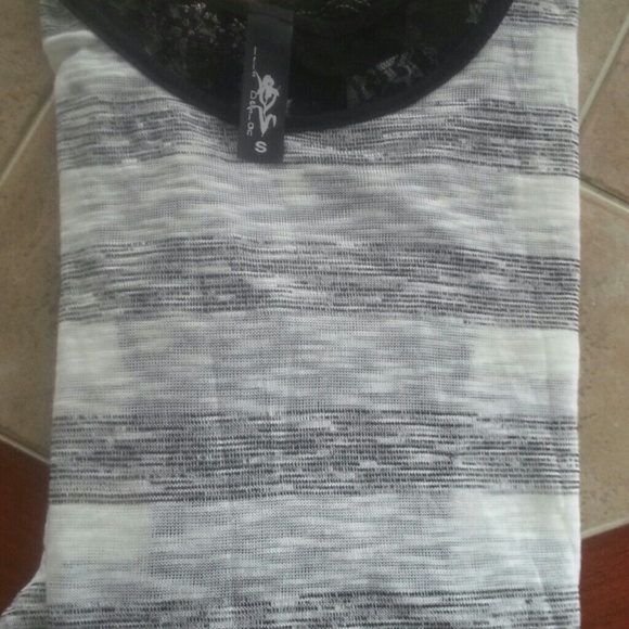 Iris Design lace top NWOT - Picture 2 of 3