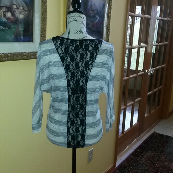 Iris Design lace top NWOT - Picture 3 of 3