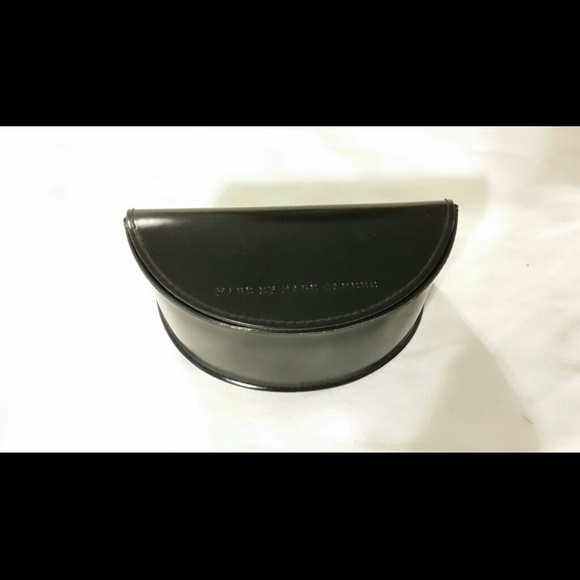"New" Marc by matc Jacobs sunglasses case n wipe
