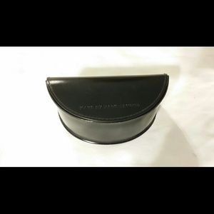 "New" Marc by matc Jacobs sunglasses case n wipe
