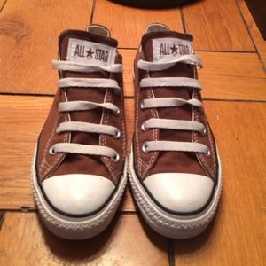 Brown converse chuck Taylor's (low top)