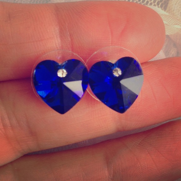 🚫BUNDLED🚫💙Blue crystal heart earrings