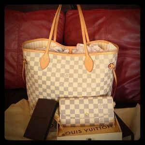Authentic. Louis Vuitton neverfull Mm in azur
