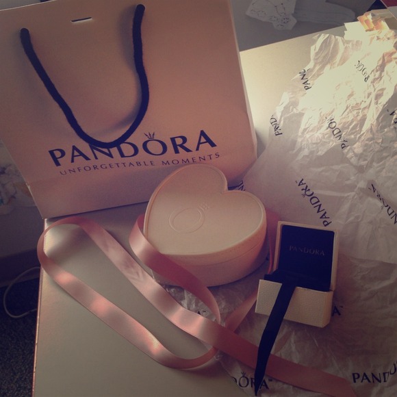 Pandora Gift Set/HOLD