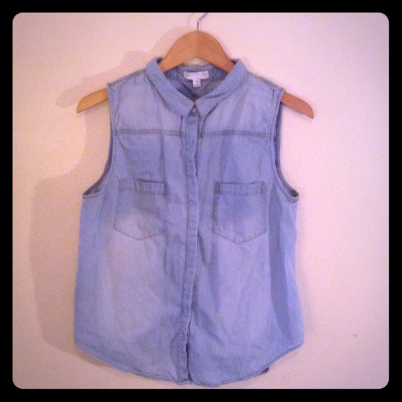 Sleeveless chambray shirt