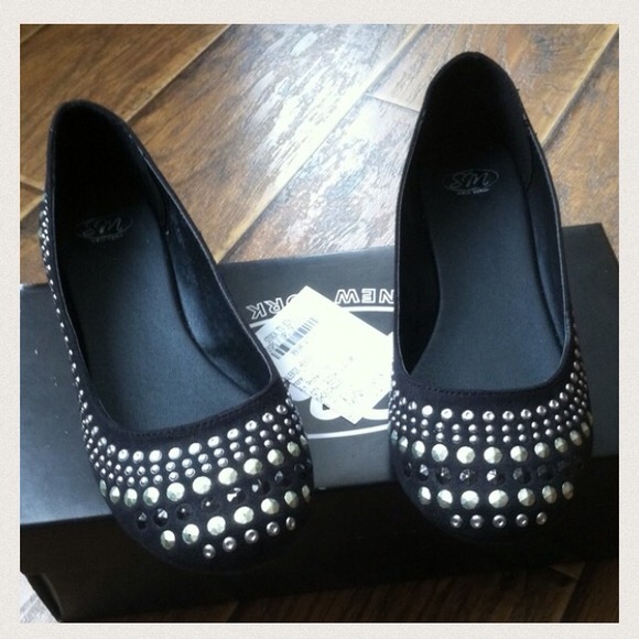 Shoes - Black Studded Flat Shoes 8 Nwot