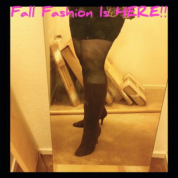 Brown stretch boots suede like