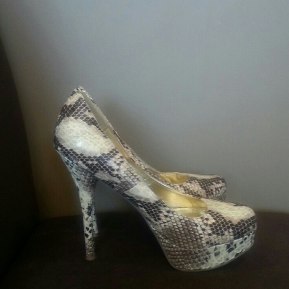 Sexy femme fatale platform high heels - Picture 3 of 4