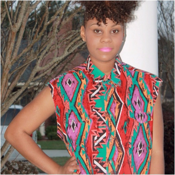 💥New Item💥 Abstract Button Up - Picture 2 of 3