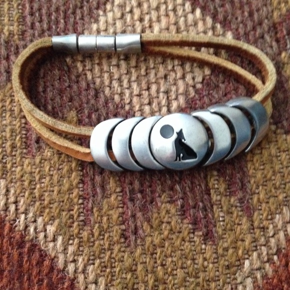 Coyote bracelet