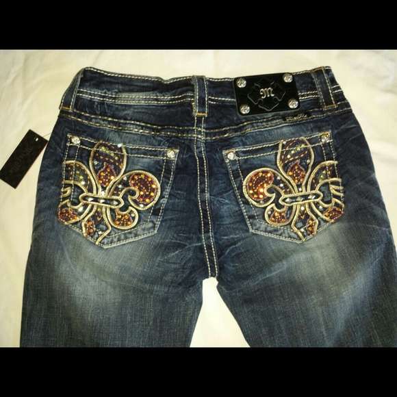SOLD IN BUNDLE!! new Miss Me Jeans with tags!! - Picture 2 of 3