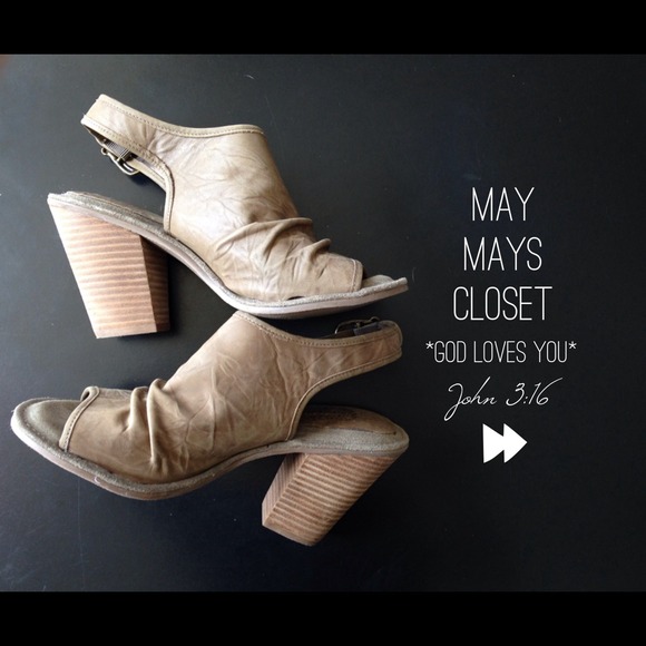 🔷SOLD IN A BUNDLE🔷Leather Zodiac Taupe Heels
