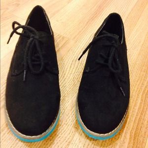 REDUCED‼️Black suede oxford flats with teal sole