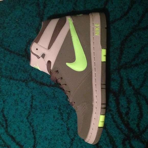 Nike high top men's 7.5 worn one time