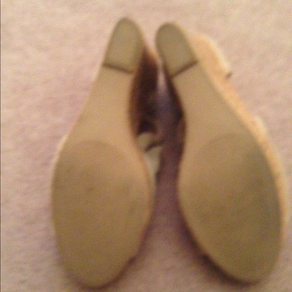 Sold in Bundle Olsenboye Wedge Tan Sandals. - Picture 4 of 4