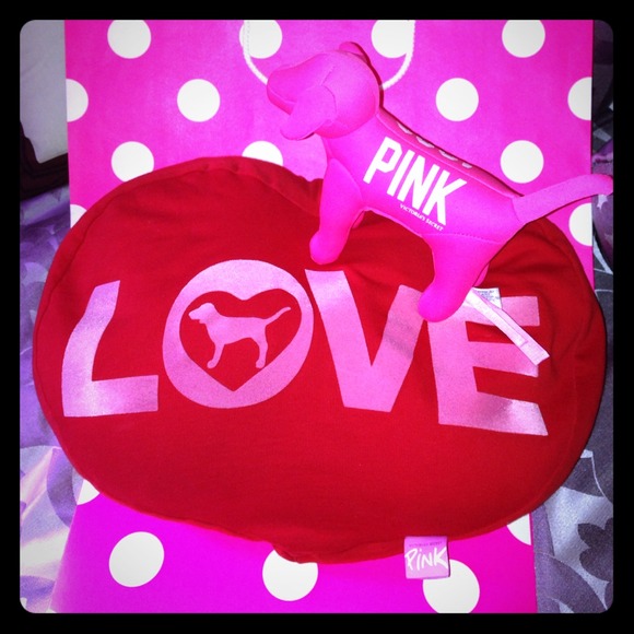 ✋SOLD!!!!PINK love pillow - Picture 1 of 2