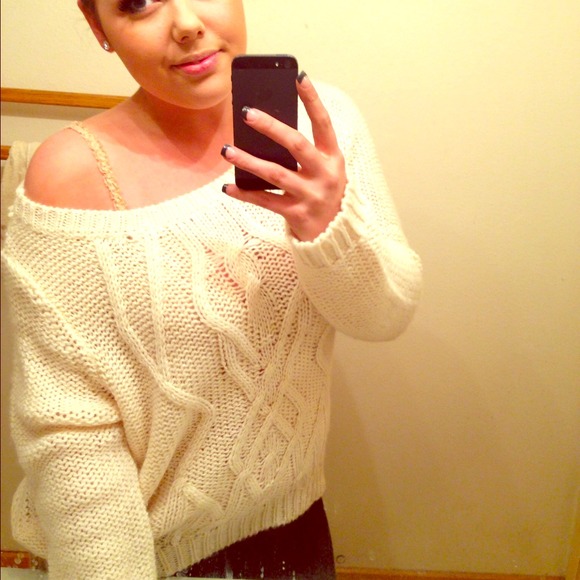 Very comfy oversized sweater 💛