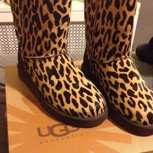 🚨hold!🚨Cheetah print uggs (authentic)