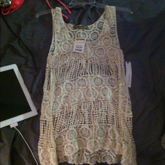 Adorable shirt with tags