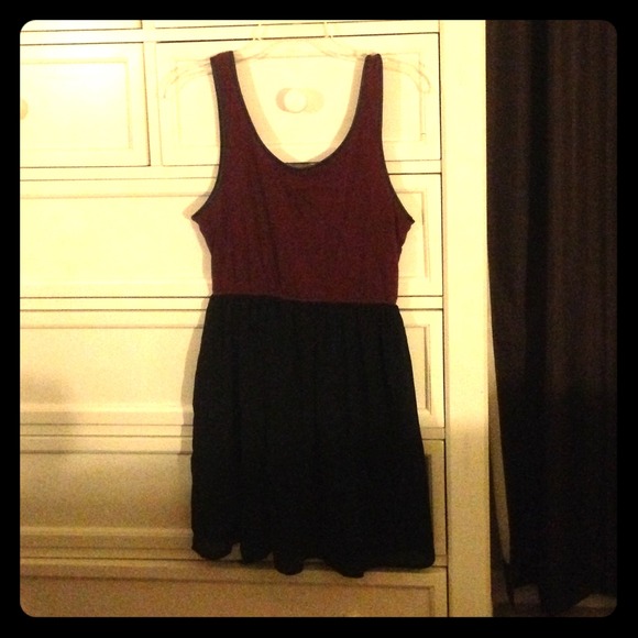 Burgundy and black dress 👗