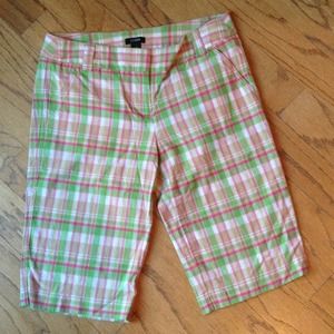 ** Plaid Bermuda shorts REDUCED to SELL