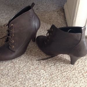Brown heeled tie -up booties