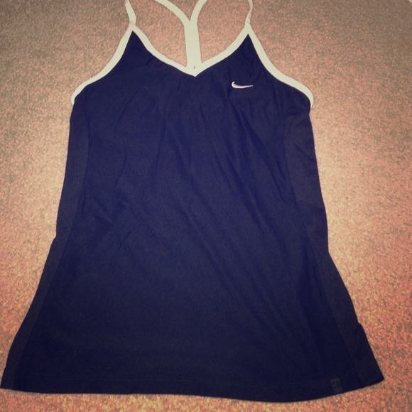 Nike dri fit tank with built in shelf