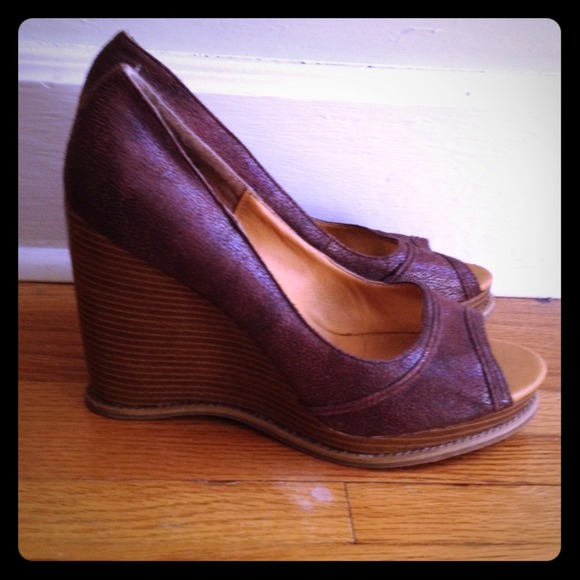 ⭐️Final Sale. Brown wedges