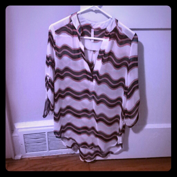 **SOLD IN BUNDLE** Boutique blouse