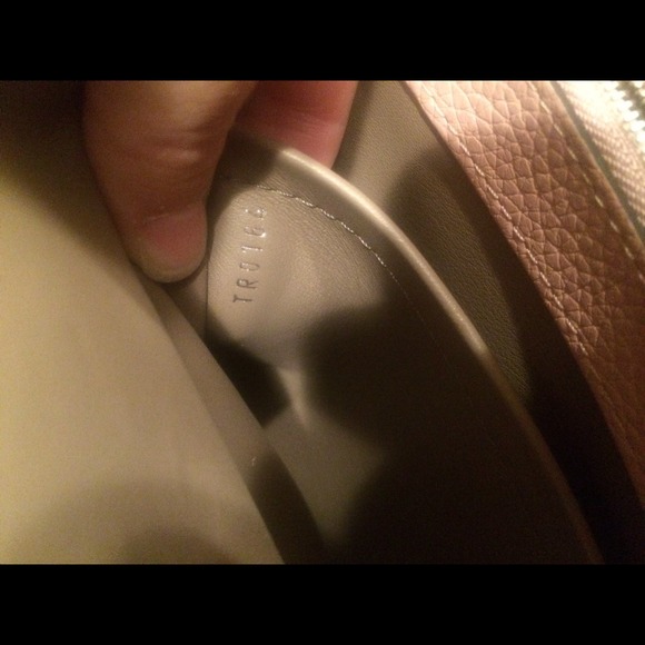 💢SOLD💢NWT Louis Vuitton capucines, MM - Picture 4 of 4