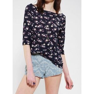 🚫Sold on Vinted🚫Floral 3/4 Sleeve Boatneck Tee