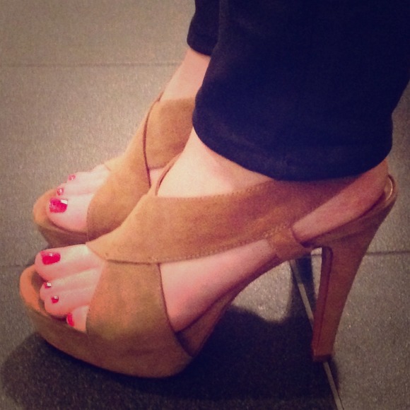 SOLD🎉🎉Diane Von Furstenberg Suede Platform