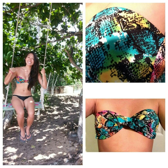 SOLD! Roxy bandeau bikini top.