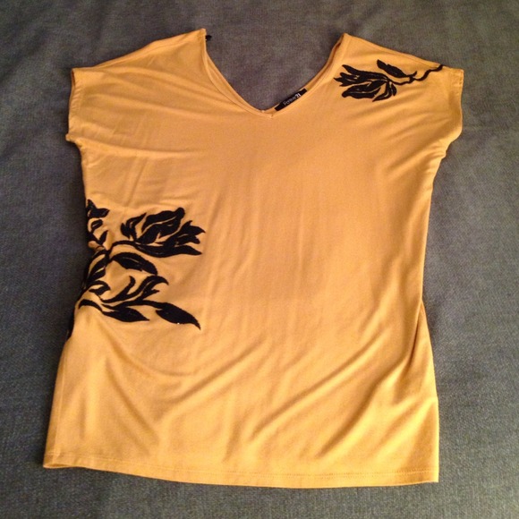 NWOT. Mustard Yellow top.