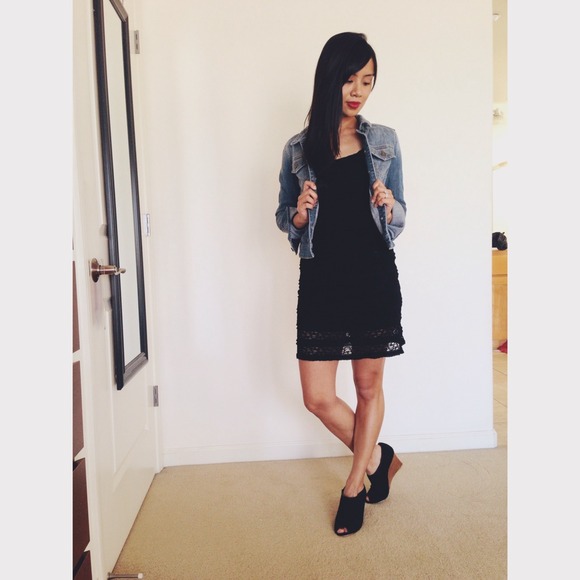 Sleeveless little black dress