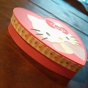 Cute hello kitty heart box :)