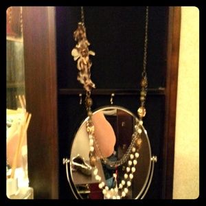 Pearl/leopard feather necklace
