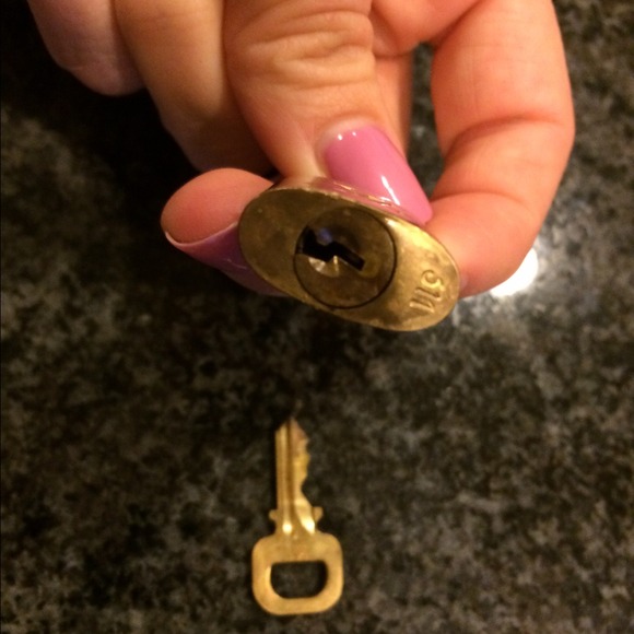 Sold!!! Authentic Louis Vuitton lock and key - Picture 2 of 3